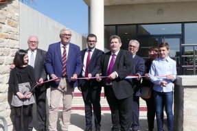 Inaugurer une Mairie n'est pas inaugurer un bâtiment comme les autres... alors une mairie et une salle des fêtes !